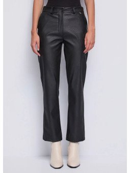 Patalón negro de piel sintética