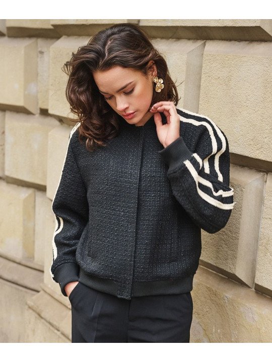 Chaqueta bomber con lineas blancas