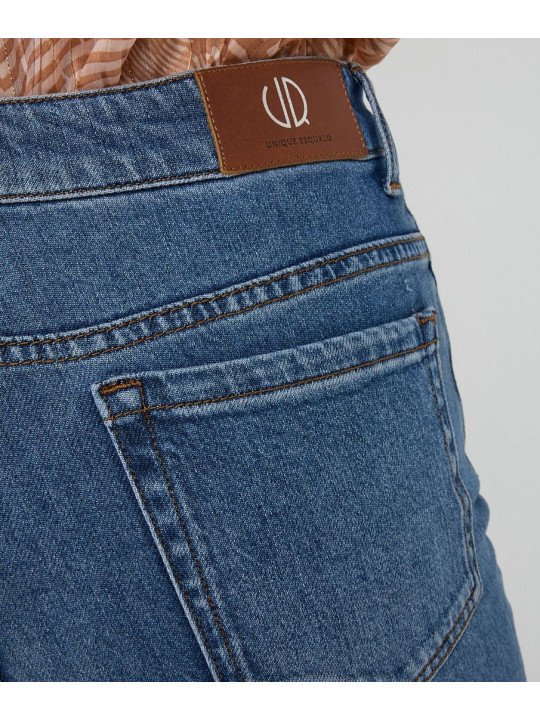 Pantalones vaqueros rectos con brillantes