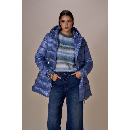 Plumífero largo de plumas icónicas