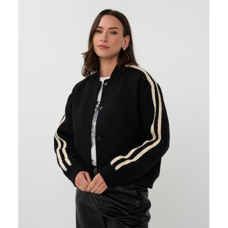 Chaqueta bomber con lineas blancas