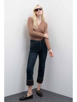 Jeans con dobladillo en el bajo