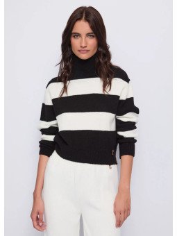 Jersey cuello alto de lana a rayas