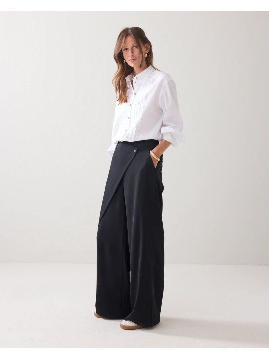 Pantalones anchos con cruzado