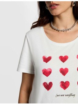 Camiseta corazones manga corta