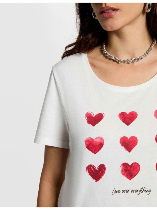 Camiseta corazones manga corta