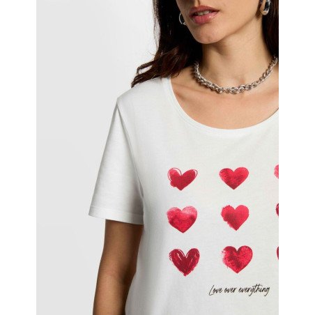 Camiseta corazones manga corta