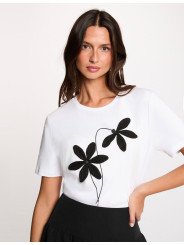 Camiseta cuello redondo con flor