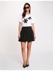 Camiseta cuello redondo con flor