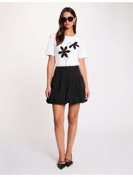 Camiseta cuello redondo con flor