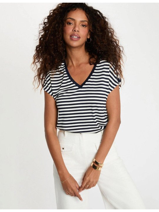 Camiseta de rayas con cuello V