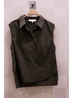 Camisa con botones laterales