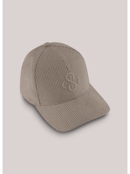 Gorra con logotipo